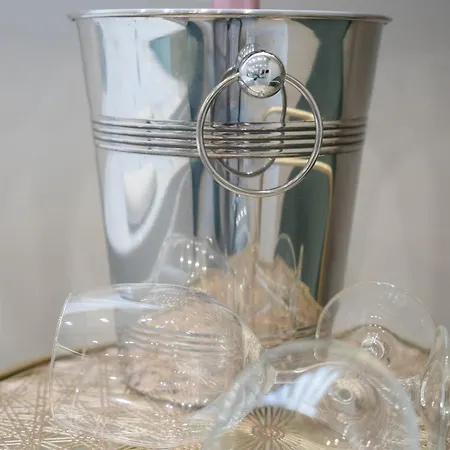 Nery Luxury بيت ضيافة جيارديني ناكسوس