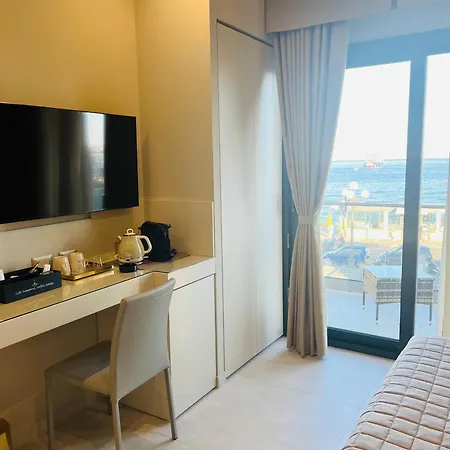 Nery Luxury Sea View 4*